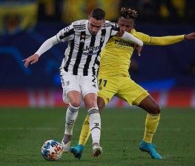 九游官网登录 -关于比利亚雷亚尔训练开放日，国际比赛日队长鼓劲引欢呼，欧冠在即，更衣室氛围转暖的信息