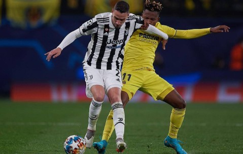 九游官网登录 -关于比利亚雷亚尔训练开放日，国际比赛日队长鼓劲引欢呼，欧冠在即，更衣室氛围转暖的信息