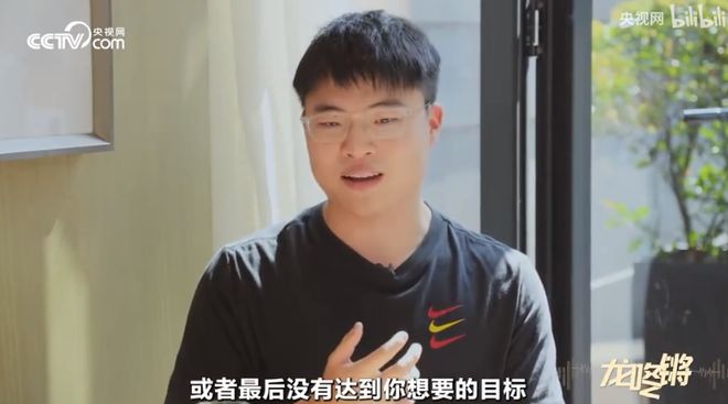 Uzi重返赛场，比赛规则变更首场状态出色，G2观众沸腾！的简单介绍
