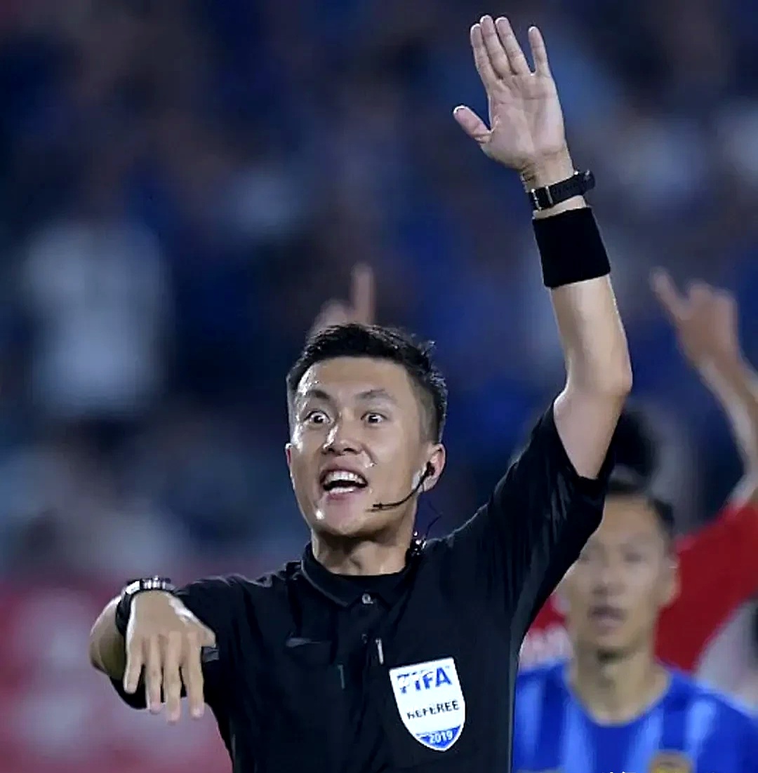 托特纳姆热刺罗马尼亚后卫 托特纳姆热刺罗马尼亚后卫